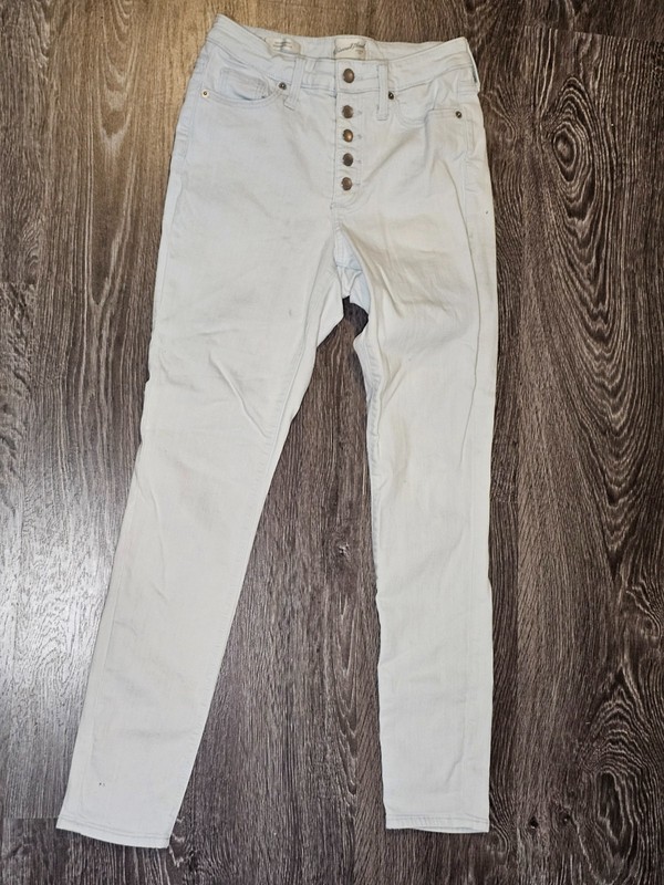 Women’s, Universal Thread Goods Co. jeans, size 4/27r jeans light wash  6Jan7_9