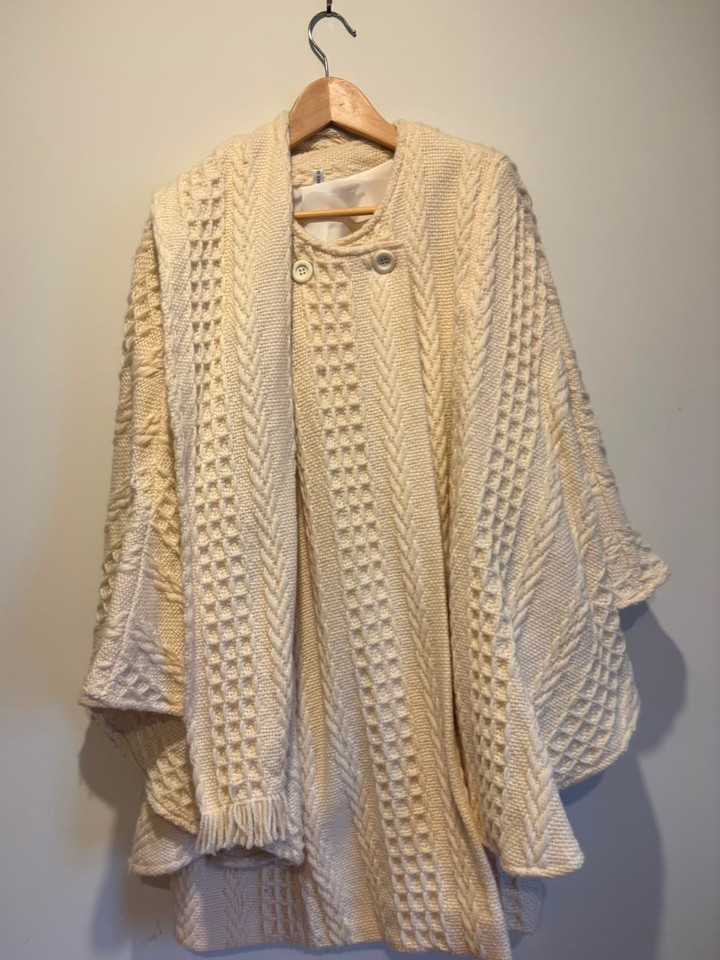 Irish Aran Wool Poncho Cape Cream Hooded Cable Knit Fringe Sweater Size 14