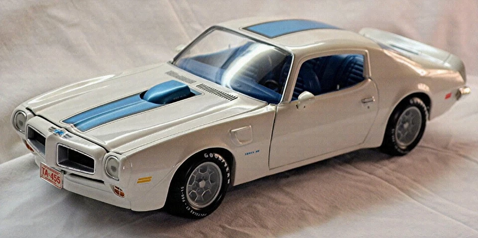 Pontiac Firebird Trans Am 5,7 Litri V8 Coupé 1972 Bianco 1:18 Ertl 32481 - Immagine 4 di 4