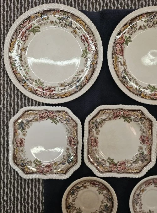 VINTAGE DEVONSHIRE JOHNSON BROS ENGLAND LOT OF 29 PIECES 118579 ***SWEEEET*** - Image 2 of 4