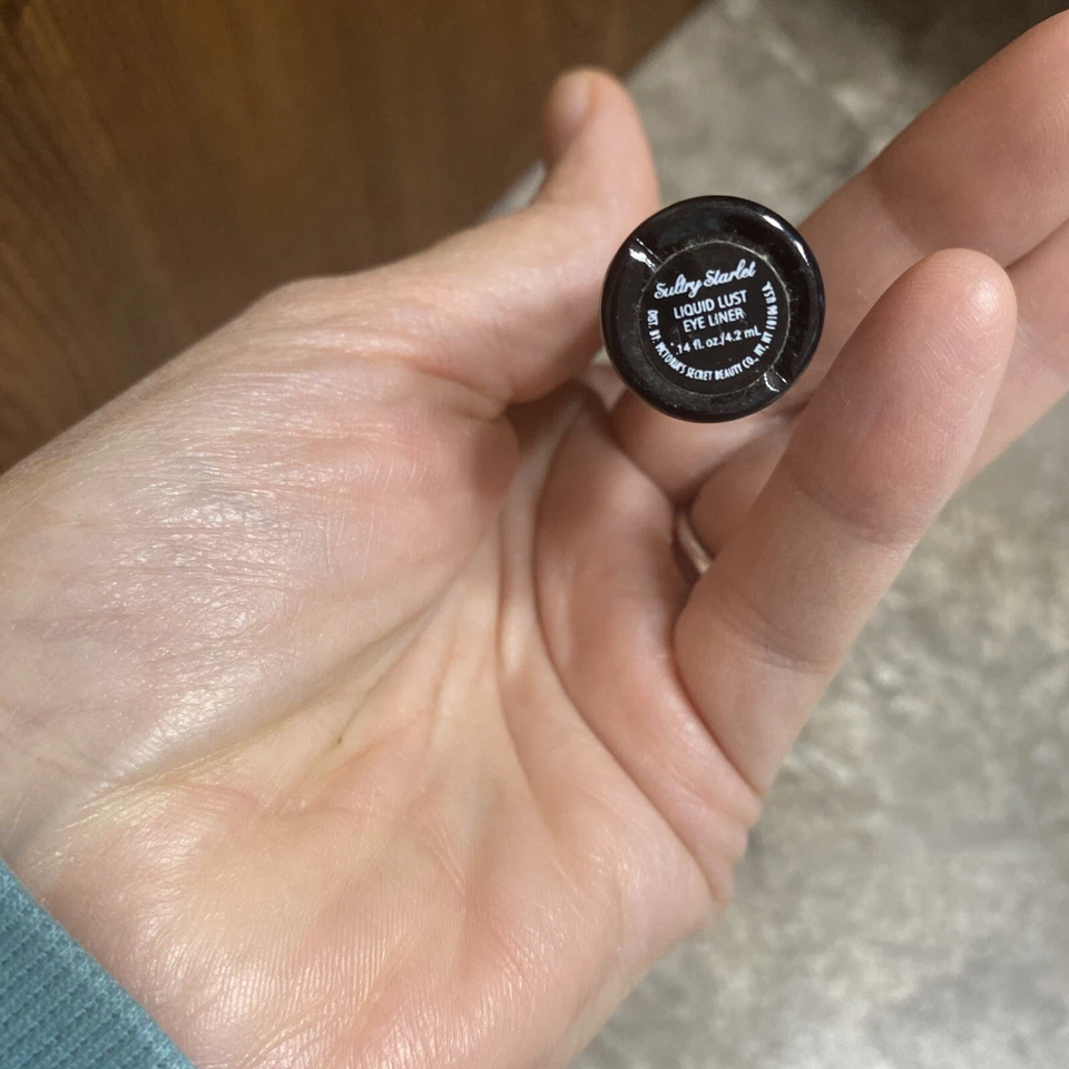 Delineador de ojos Victoria's Secret líquido lujuria marrón sensual sellado de fábrica raro Foto 4 de 4