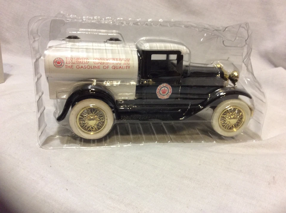 Model A Tanker Die Cast Lockable Coin Bank 1:25 Scale Red Crown Gasoline Limited - Image 3 of 4