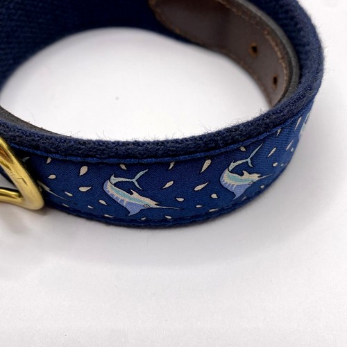 Cintura club in tela pesce spada blu navy Vineyard Vines fibbia ottone preppy taglia 24 - Foto 2 di 6