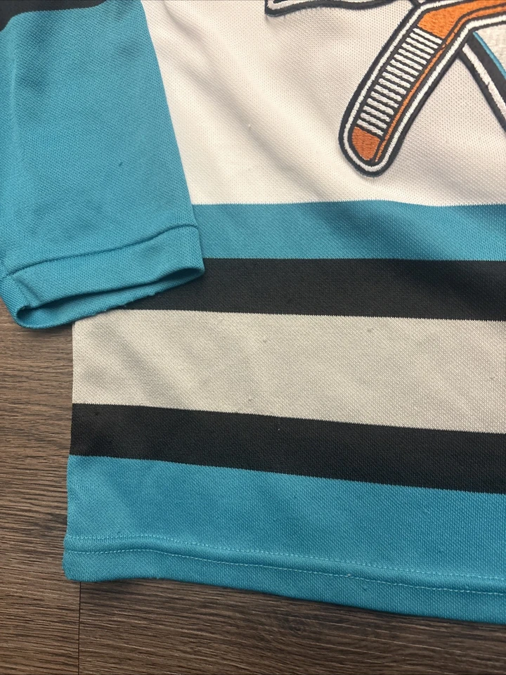 CAMISETA DE HOCKEY VINTAGE AÑOS 90 CCM MASKA SAN JOSE SHARKS NIÑOS L/XL BLANCA Foto 4 de 4