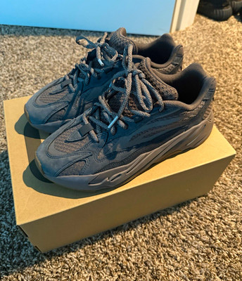 Adidas Yeezy Boost 700 V2 Men s Low Top Lace-Up Geode