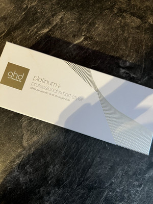 ghd Platinum+ Glätteisen Smart Styler weiß, automatische Abschaltung, Netzstrom