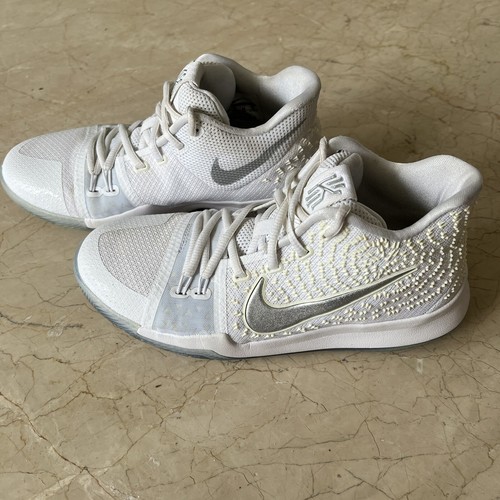 Nike Kyrie 3 White And Chrome Flytrap 