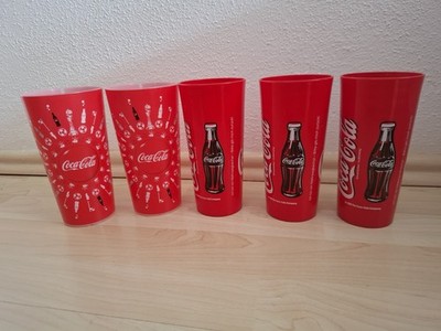 5 Coca-Cola Becher, 2× 2011, 3× 1999. 