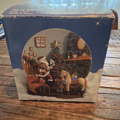 A Christmas Remembered 3D Plates Set Collector's Edition 1997 Santa Scene