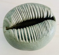 Elisabeth Schaffer Studiokeramik Skulptur Muschel Kunstkeramik Künstlerkeramik