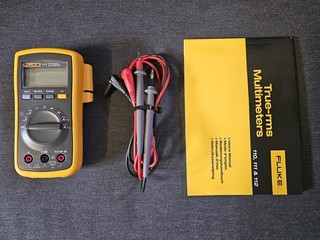 Fluke 111 True RMS Multimeter CAT III 600V 6000 Counts inc Test Leads