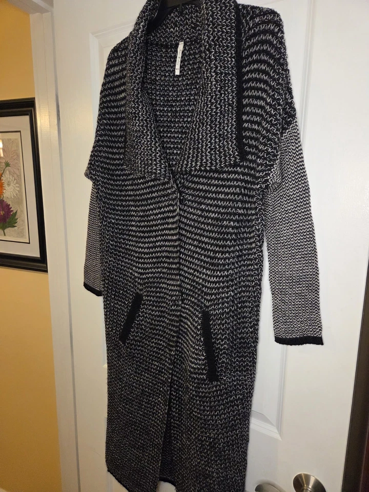 Willow & Clay Long Sweater With Pockets Sz Small Preloved - Image 2 of 4