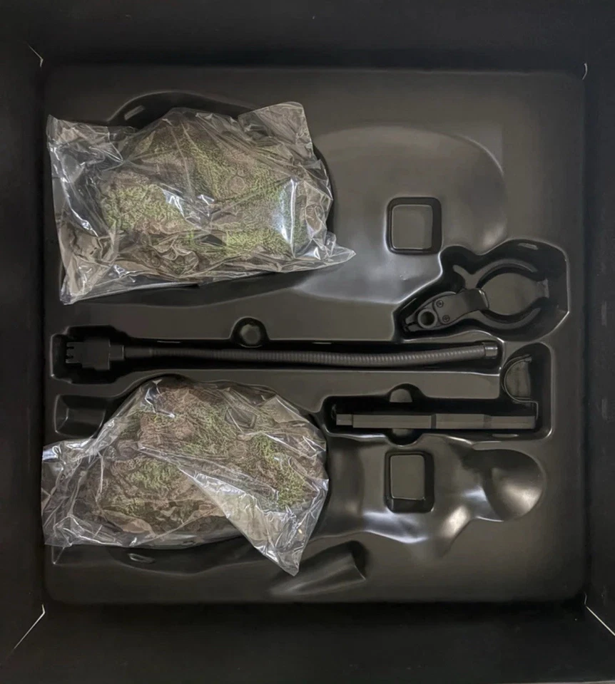 Hot Toys Boba Fett (Deluxe Version) 1/6th Scale Collectible Figure Set TMS034 - Image 4 of 4