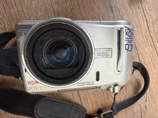 Olympus Digital Camera C-750 Ultra Zoom 4.0MP Silver, charger + 7 memory cards