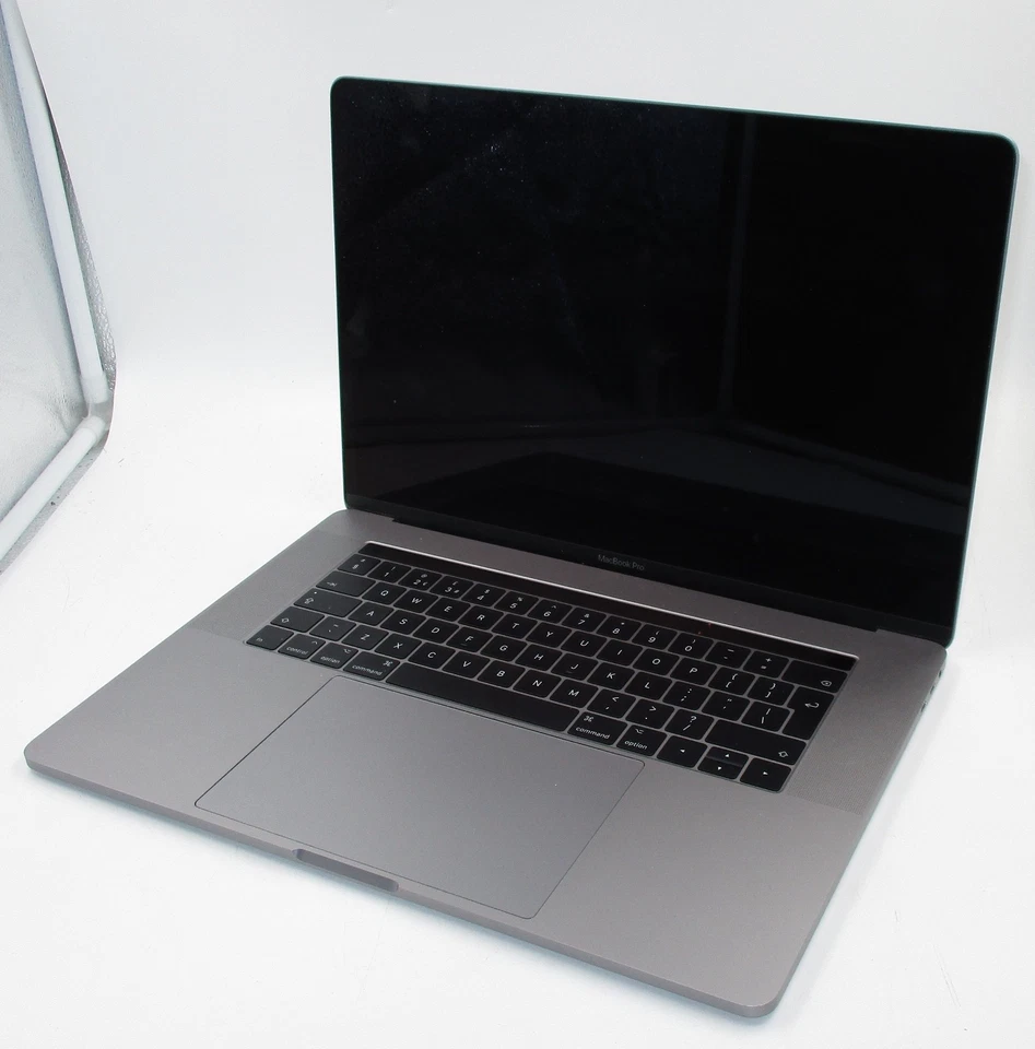 Apple MacBook Pro 15" 2017 TouchBar QuadCore i7 16GB RAM 256GB SSD Radeon Pro - Image 4 of 4