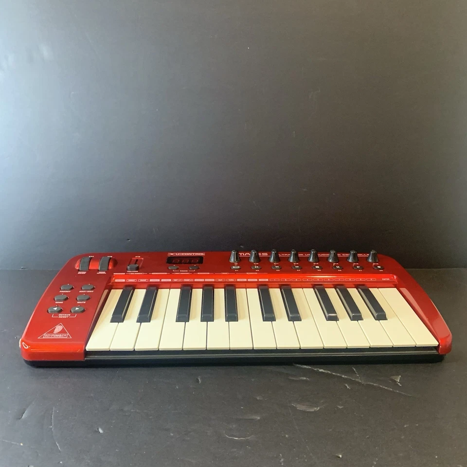 BEHRINGER UMA25S MIDI/USB CONTROL 25-key USB MIDI Controller No Power Adapter - Image 2 of 4