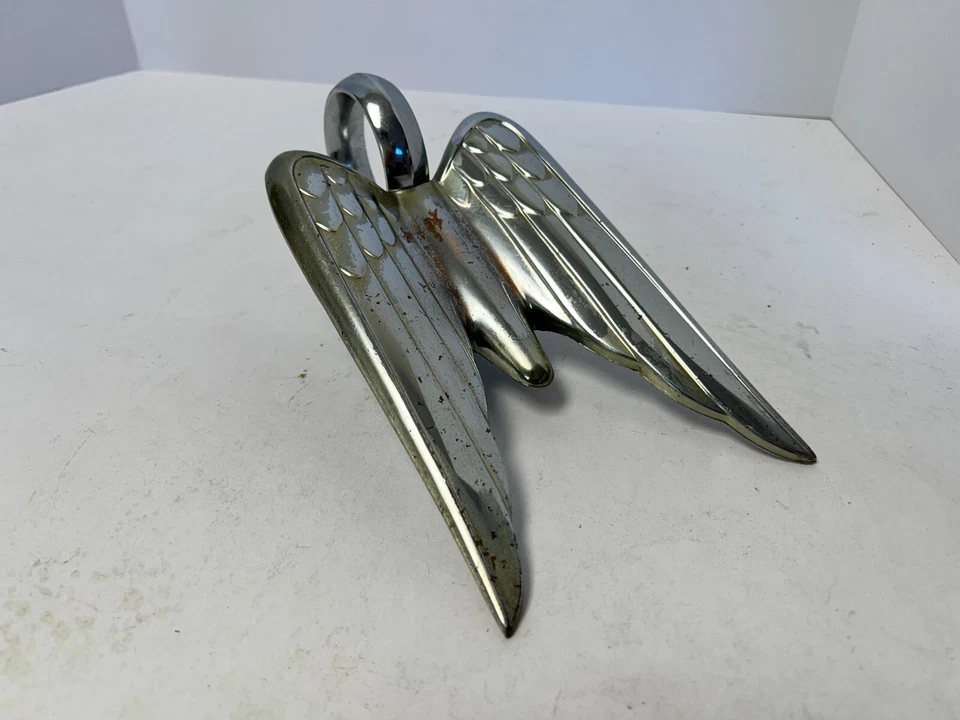 Chrysler Windsor 1951-1952 capó alado adorno cromado 1373207 nuevo en stock Foto 3 de 4