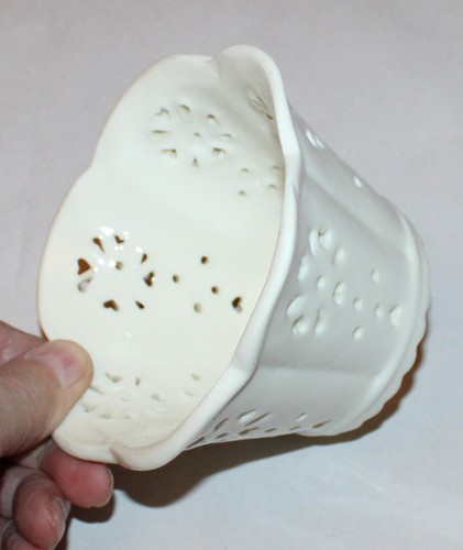 Candelabro con luz de té votiva blanco crema pantallas perforadas - Imagen 6 de 8