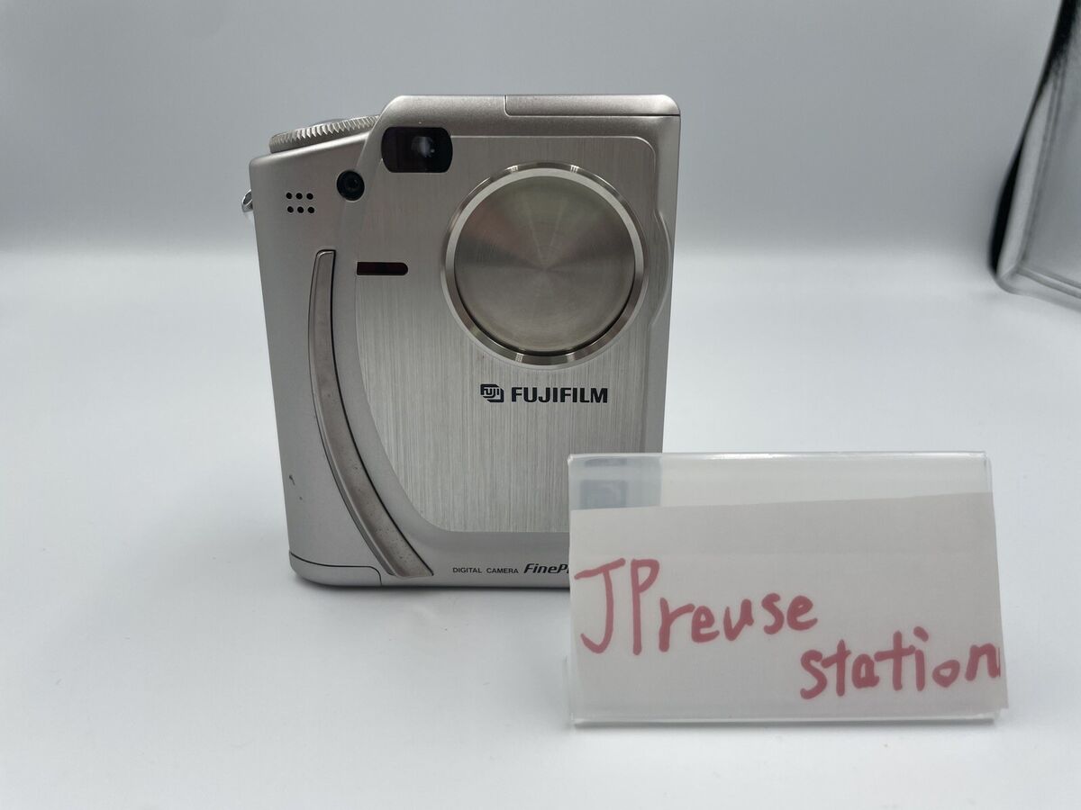 FUJIFILM Fuji FinePix 4700z Compact Digital Camera Silver FUJIFILM Fuji FinePix 4700z Compact Digital Camera Silver