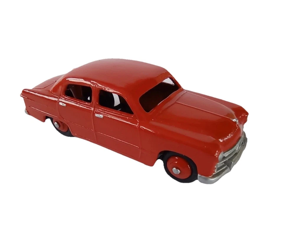DINKY #139a RED FORD FORDOR SEDAN MODELO REQUINTADO. - Imagem 3 de 4