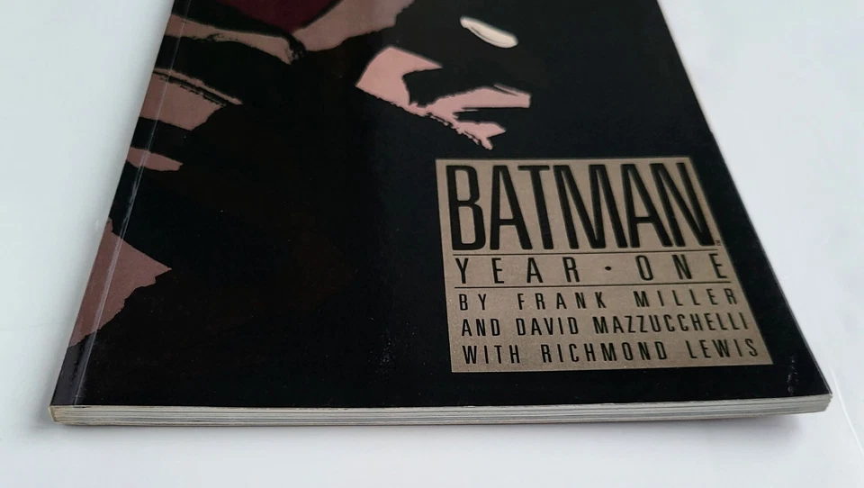 Batman: Year One TPB (1988) Warner Books by Frank Miller & David Mazzucchelli - Image 2 of 4