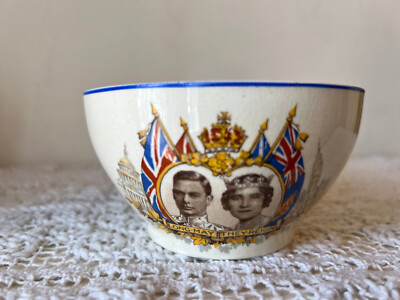 1939 King George VI & Elizabeth Vist to Canada & United States 2 1/2'' Tall Bowl