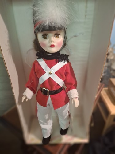 Effanbee "Parade Of the Wooden Soldiers" Female British SOLDIER DOLL, NIB, Tags - Picture 4 of 14