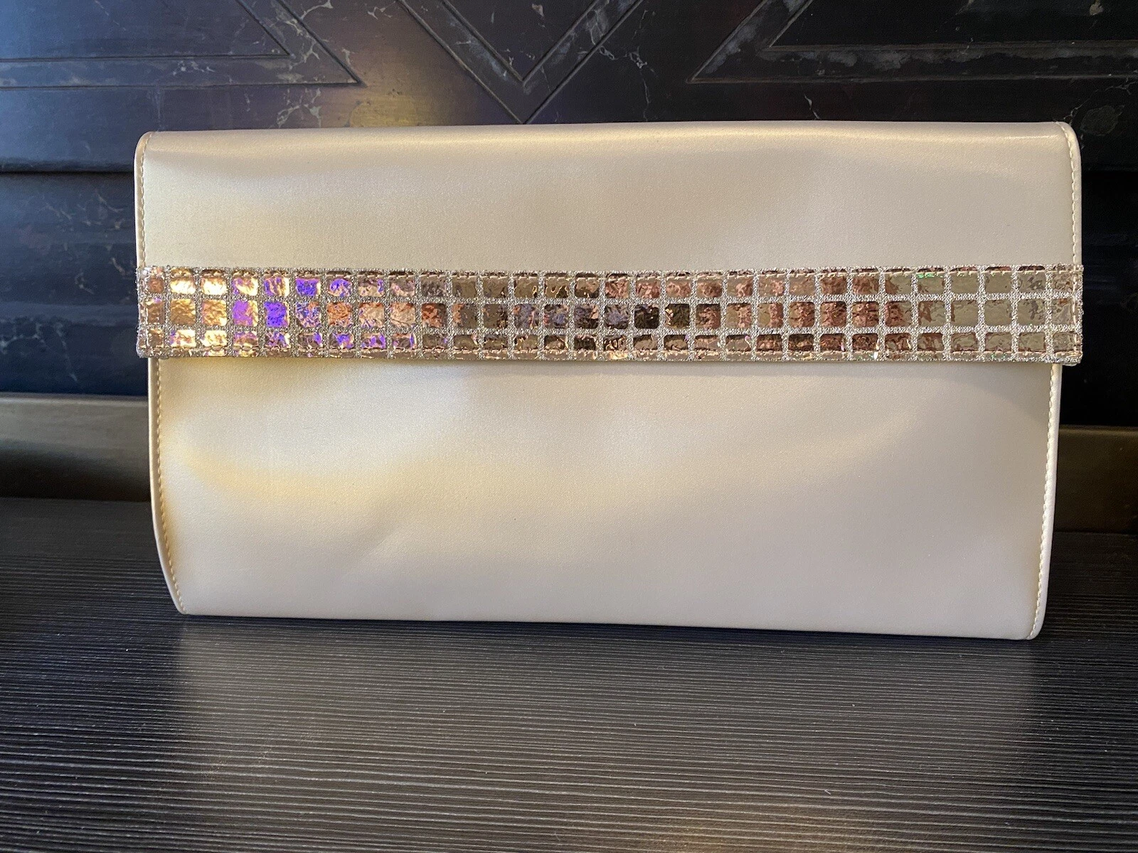 Sac à main vintage Christian Dior Parfums trousse de toilette or pochette champagne