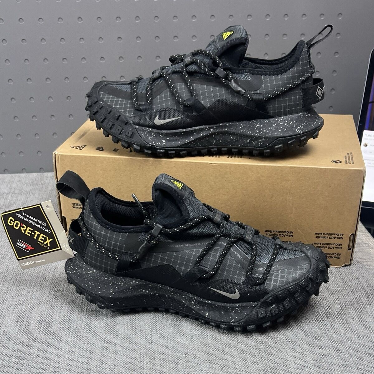 Size 4 - Nike ACG Mountain Fly GTX SE Low Dark Smoke Grey Size 4 - Nike ACG Mountain Fly GTX SE Low Dark Smoke Grey