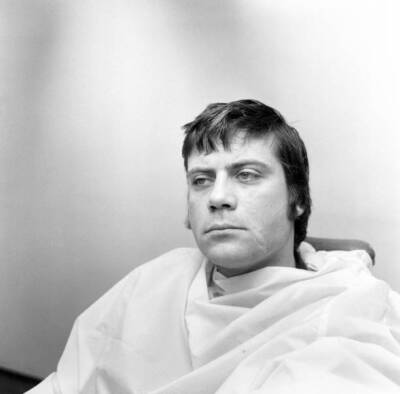 Actor Oliver Reed had to make a decision whether to keep his beard- Old Photo