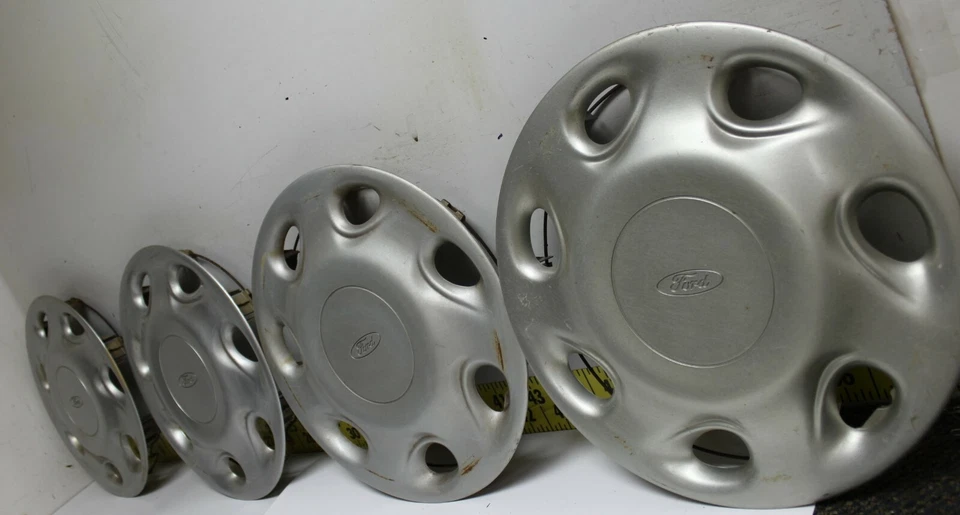 Tapacubos originales Ford 14" cubiertas de rueda F5CZ1130A gris metálico 1994-96 Escort (2742) Foto 2 de 4