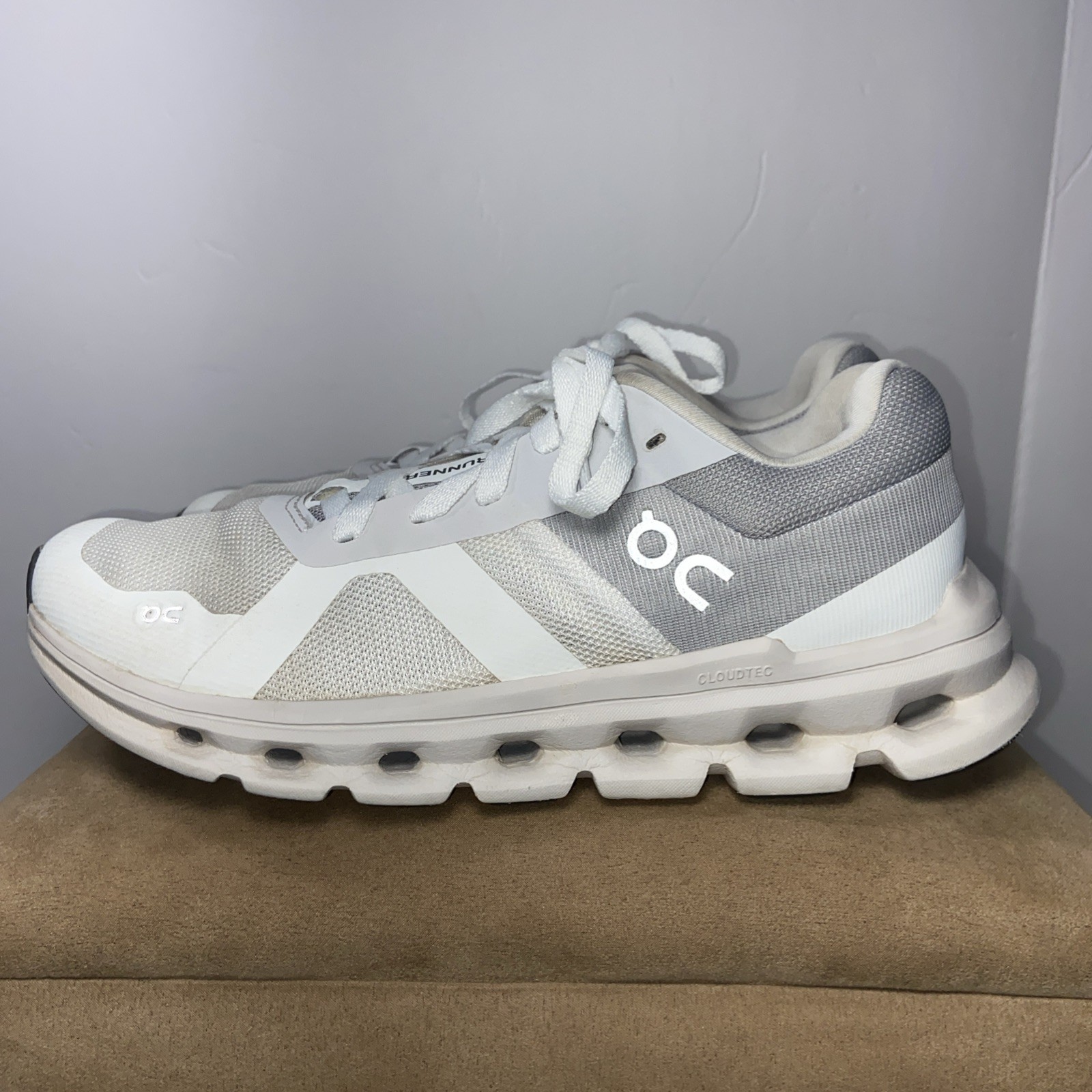 On Cloud Cloudrunner Women’s size 7 White Grey - image 2