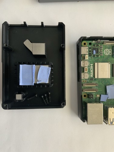 Raspberry Pi 5 - 4gb RAM in case, with 256 gb ssd and pi keyboard