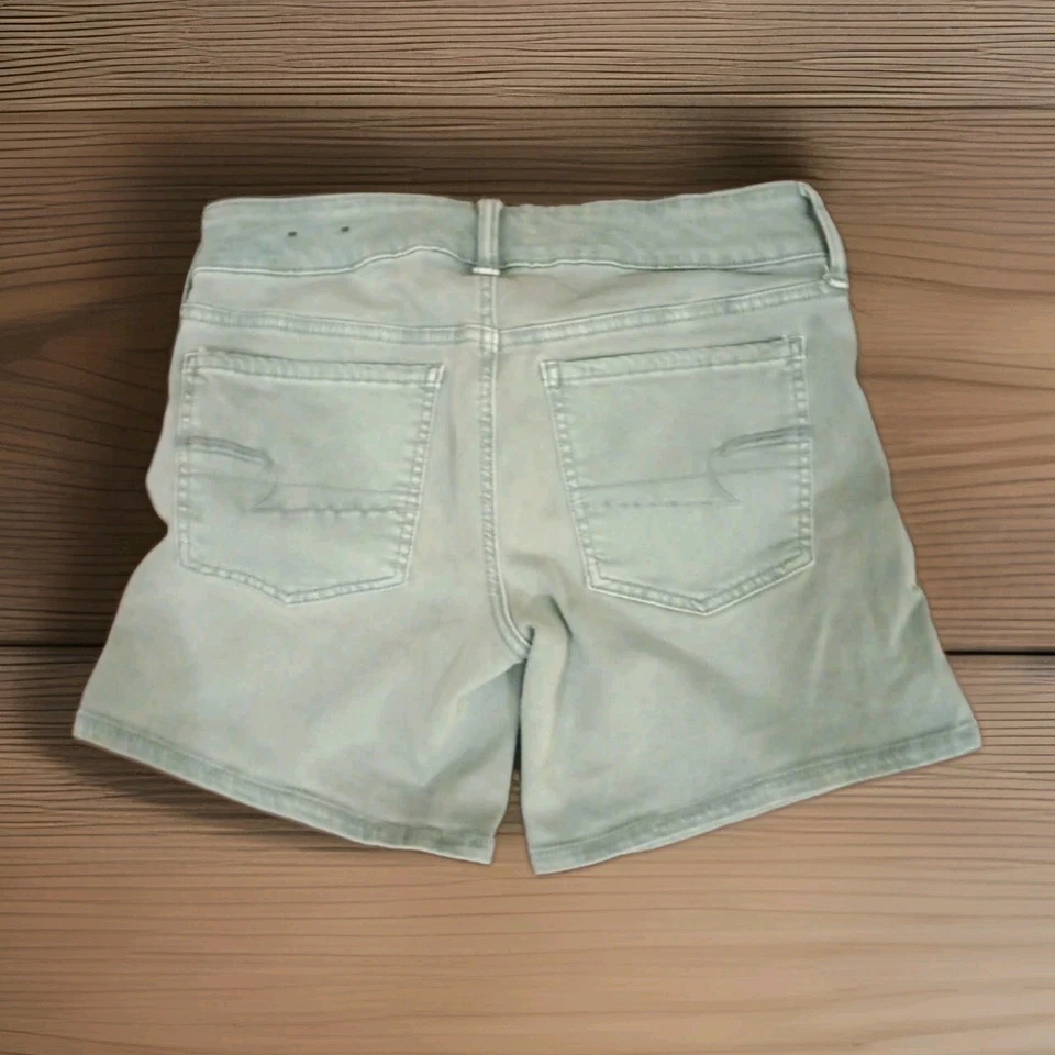 American Eagle Shorts Sz 6 Super Stretch Midi Stretch Denim Pockets Foam Green - Image 3 of 4