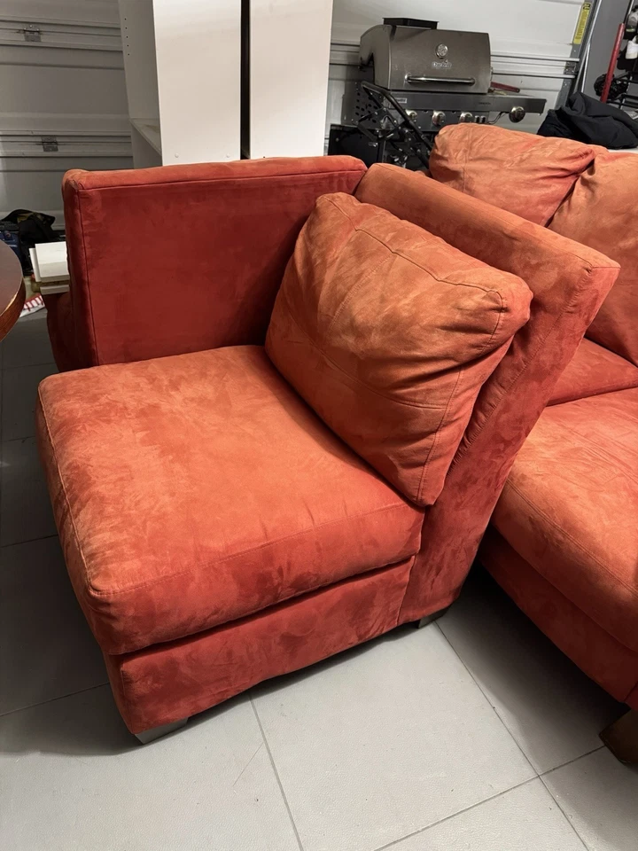 Sofá en venta.Pagado hace 1400 un año pero buscando conseguir 450 por ello Foto 3 de 3