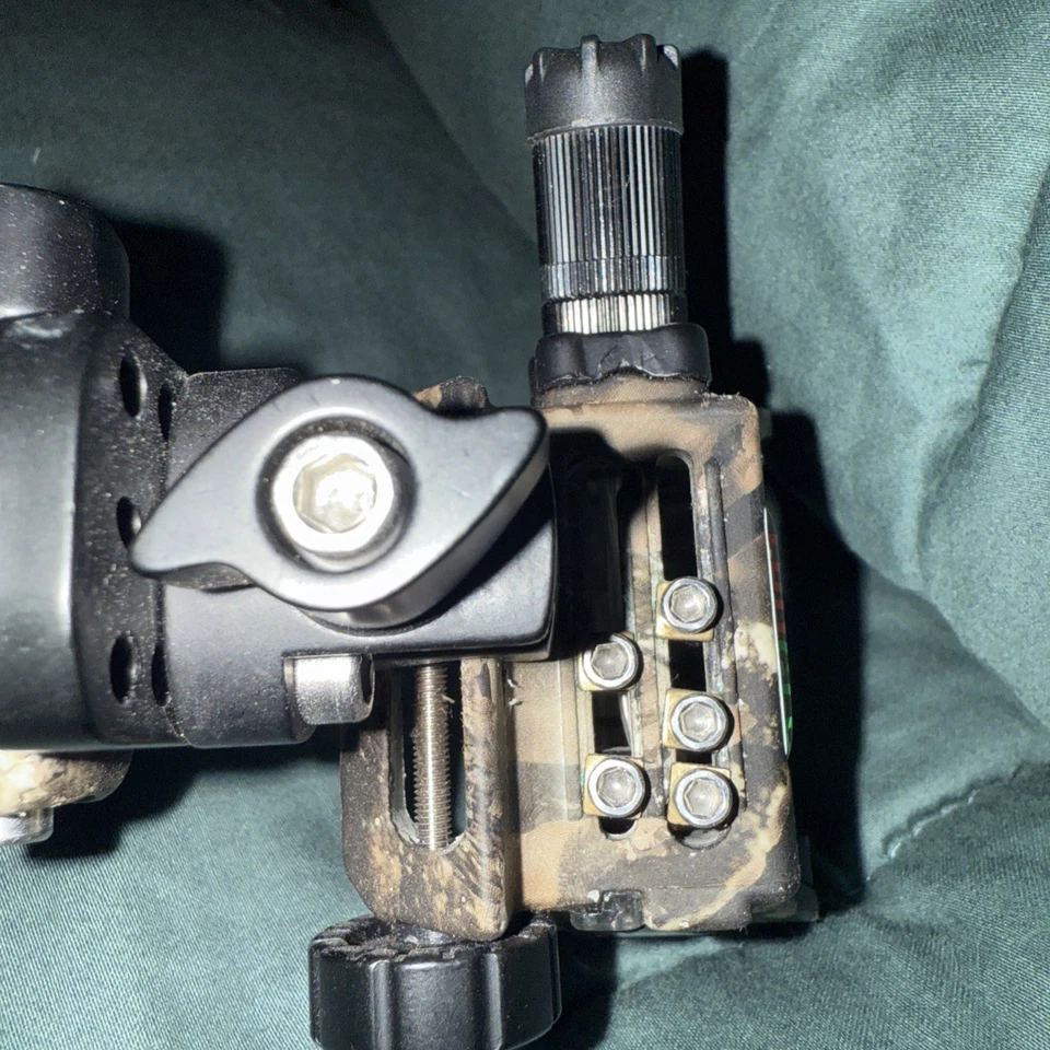 Mira de arco ajustável TRUGLO 5 pinos destro, fibra óptica com luz - Imagem 4 de 4