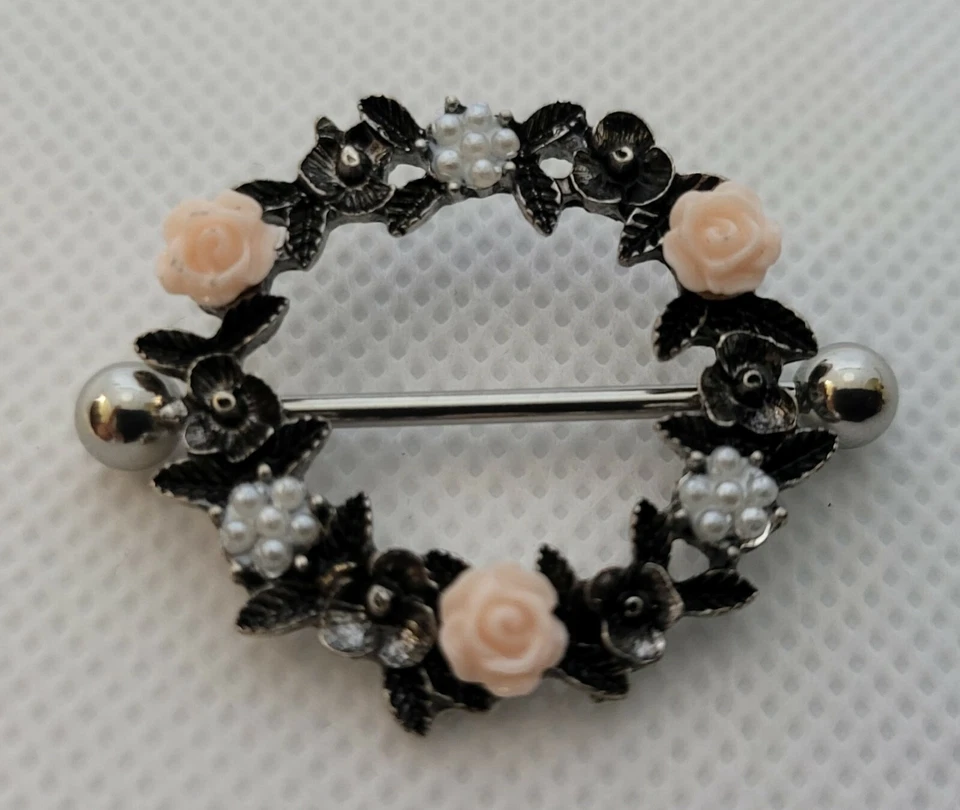 Un par de escudos florales para anillos de pezón con corona, barras de acero joyas corporales Foto 2 de 2