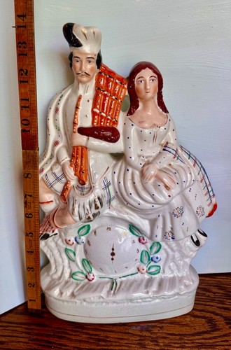 Staffordshire flatback figurine Highland piper and maiden 14" 19th century - 第 2/3 張圖片