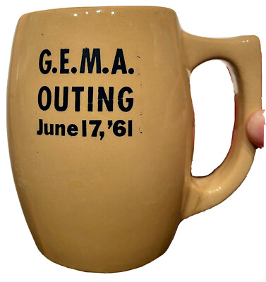 JUNE 17, 1961 G.E.M.A. OUTING WATT WARE 501 USA TAN COFFEE CUP BEER MUG, RARE
