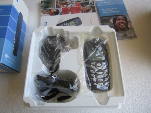 Nokia 1260 Vintage Teléfono con Cargador Batería y Empaque - Para Coleccionistas 3