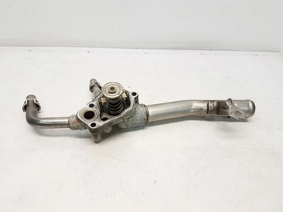 GMC Acadia 2012 (3,6 L/AT) termostato carcasa y tubería de refrigerante  Foto 2 de 4