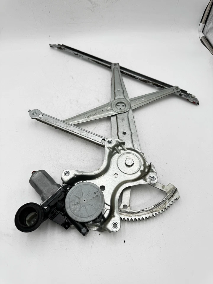Regulador de ventana de puerta Toyota Prius C 2012-2020 con motor delantero derecho OEM Foto 2 de 4