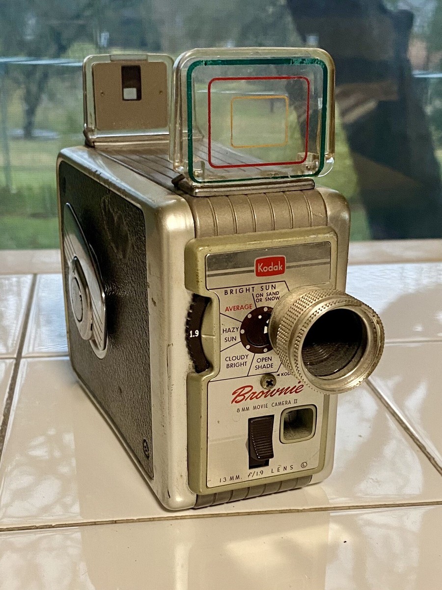 Vintage KODAK BROWNIE 8mm MOVIE CAMERA II (13mm Lens) Kodachrome Film