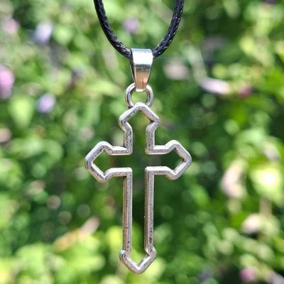 Collier Croix Catholique Pendentif Croix des Templiers Bijou Chrétien Argenté - Photo 1/4