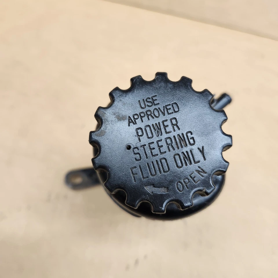 Bomba de dirección asistida 85-89 C4 Corvette depósito botella de fluido y soporte BUEN OEM Foto 3 de 4