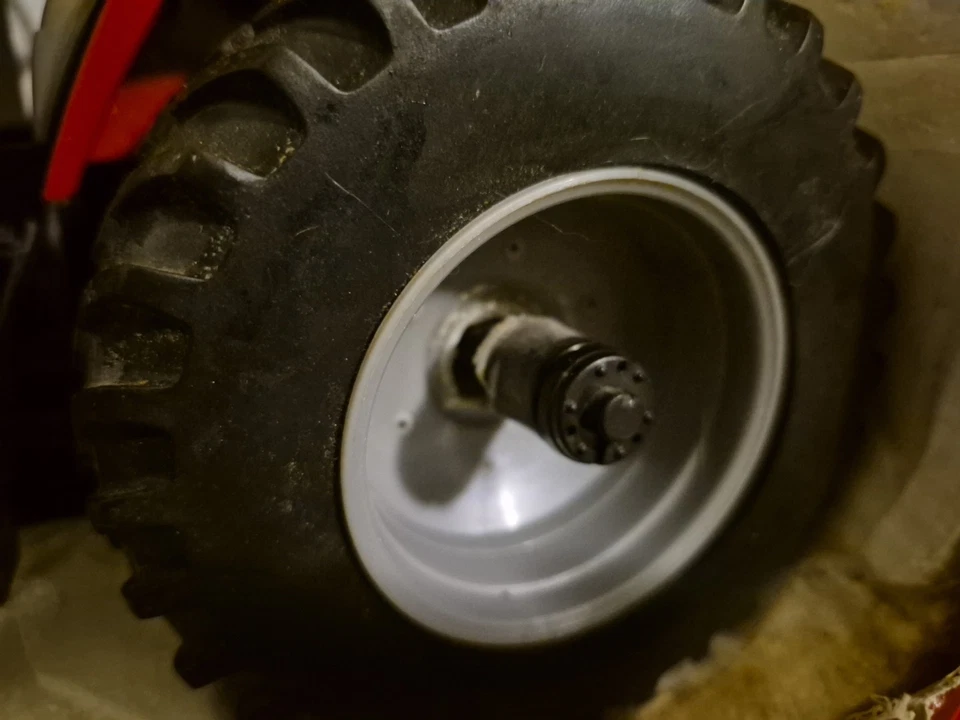 1:16 Scale Ertl CaseIH Magnum MX285 Diecast Tractor with Duals NIB - Image 4 of 4