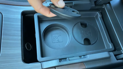 プレステーションワン 2021-2024 Toyota Venza OEM Genuine Front Center Console Box Tray