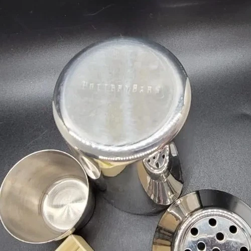 Juego de 4 piezas de coctelera redonda de vidrio verde POTTERY BARN de acero inoxidable de 7,5" Foto 4 de 4