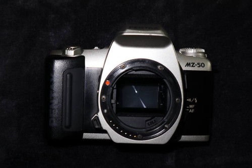 Pentax MZ-50 SLR Film Camera with a Professional Dental Lens and External Flash - Picture 8 of 14
