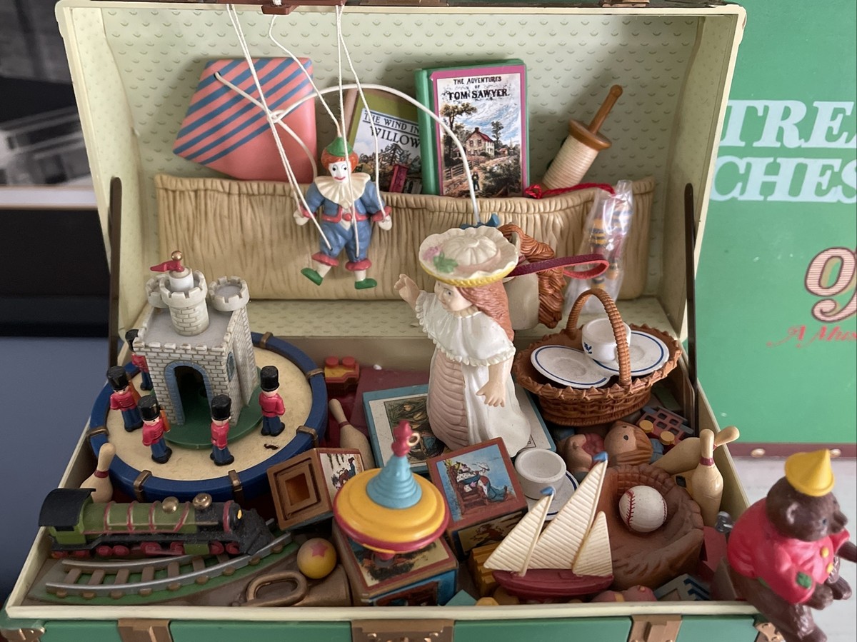 ENESCO TREASURE CHEST of Toys オルゴール s-l400.jpg